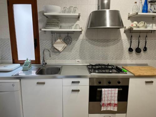 Cucina o angolo cottura di Appartamento Pozzo Traiano 16
