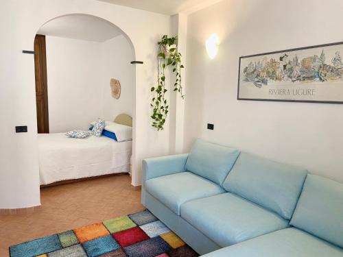 a living room with a couch and a bed at La Marina Vernazza Appartamento Piazza Marconi in Vernazza