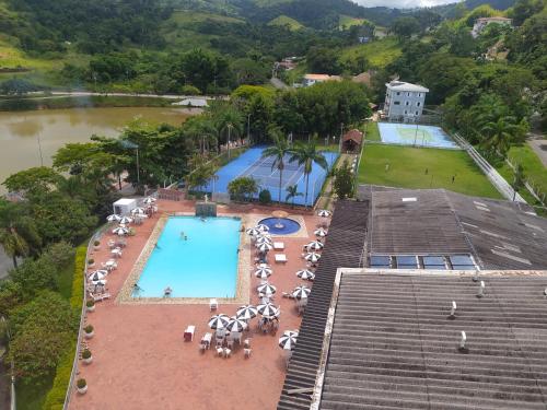 Uitzicht op het zwembad bij Lindo Flat no Cavalinho Branco of in de buurt
