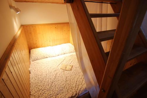 a small room with a small bed with a book at Malebná chalupa u Javorníku na Šumavě in Vacov