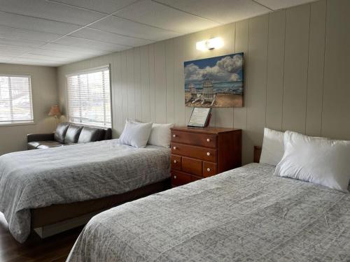 a hotel room with two beds and a couch at Sunset Beach Resort in Osage Beach