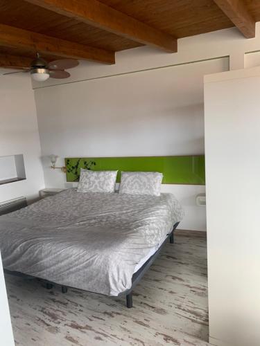 a bedroom with a bed and a ceiling at Apartamentos la Vega de Granada in Ambroz