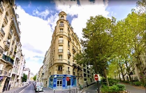 Paris 2 bedrooms chic apartment 18th district