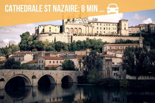 a view of a city with a bridge and buildings at L'Étoile Biterroise - Appartement de Vacances avec Piscine et Parking gratuit à Béziers in Béziers