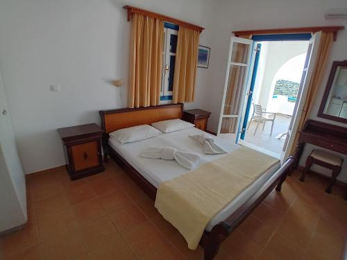 a bedroom with a bed with two towels on it at Agnantema in Irakleia