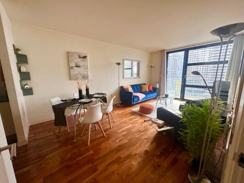 Zona d'estar a Central London Large 1 Bed flat with Balcony