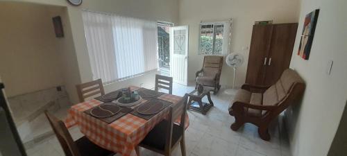 a dining room with a table and some chairs at Serenidad en Combia - Tu hogar fuera de tu hogar in Pereira