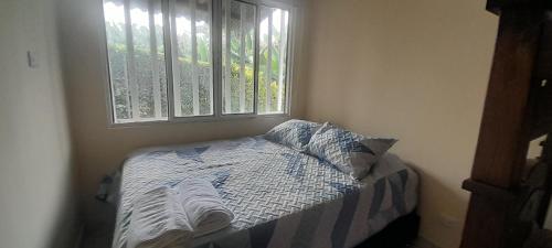 a small bedroom with a bed and a window at Serenidad en Combia - Tu hogar fuera de tu hogar in Pereira