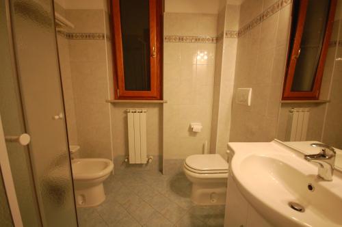 a small bathroom with a toilet and a sink at Residence Zodiaco in San Benedetto del Tronto