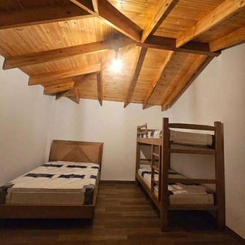 Våningssäng eller våningssängar i ett rum på Casa Campestre para 5 personas