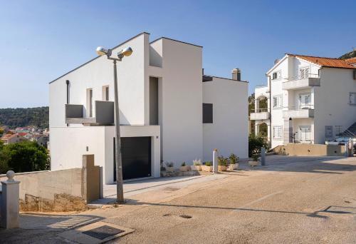 Big sunny terrace apartment Hvar