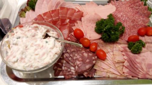 a tray of meat and vegetables with a dip at Bed and Breakfast Wehlen in Stadt Wehlen