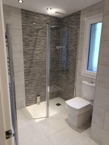 Koupelna v ubytování 2BR Flat with Sea Views Puerto de la Duquesa