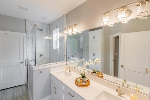 a bathroom with a sink and a large mirror at Waterfront Seabrook Amazing View Kingbed in Seabrook