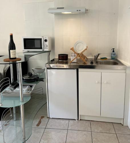 Gallery image of *Studio cœur de ville* Clim + kitchenette in Carpentras