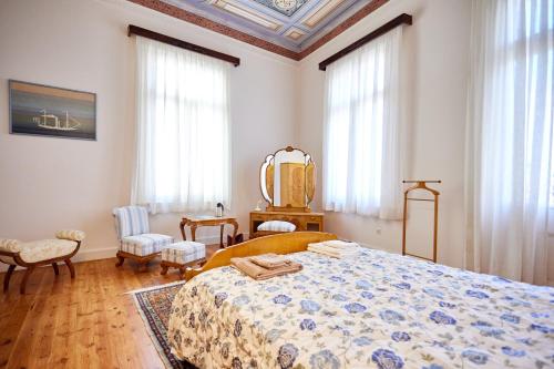 a bedroom with a bed and a mirror in it at 1906 Citygarden in Chios