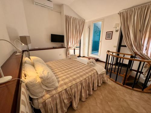 a hotel room with a bed and a balcony at Casa Wizzy in Vico Equense