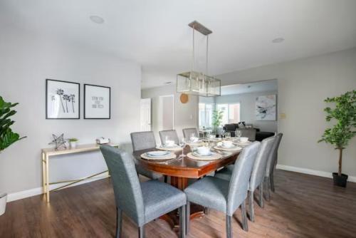 Fotografie z fotogalerie ubytování Spacious 3BR/2BA Near LAX and SoFi Stadium v destinaci Hawthorne