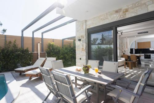 Gambar di galeri bagi Villa Elios - 100m to beach, Private Pool di Hanioti