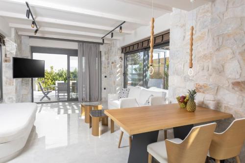 Gambar di galeri bagi Villa Elios - 100m to beach, Private Pool di Hanioti