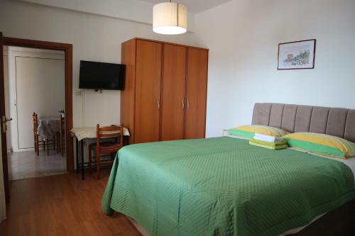 Katil atau katil-katil dalam bilik di Apartments Komel II