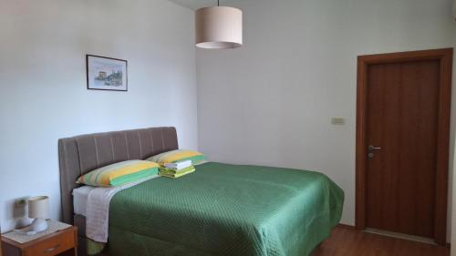 Katil atau katil-katil dalam bilik di Apartments Komel II