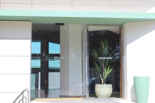 a potted plant in the entrance to a building at OPOHOTEL Porto Aeroporto in Maia
