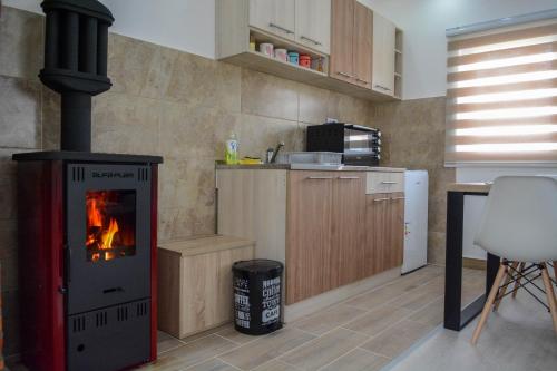 Dapur atau dapur kecil di Vikendica Batin Konak
