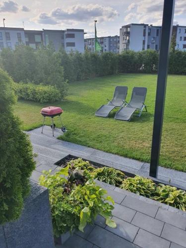 Κήπος έξω από το Apartamenty Jana Pawła