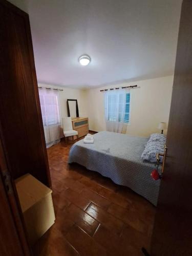 En eller flere senge i et værelse på Betty House.