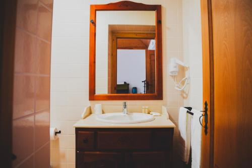 a bathroom with a sink and a mirror at Casa de Campo da Quinta da Pegada in Óbidos