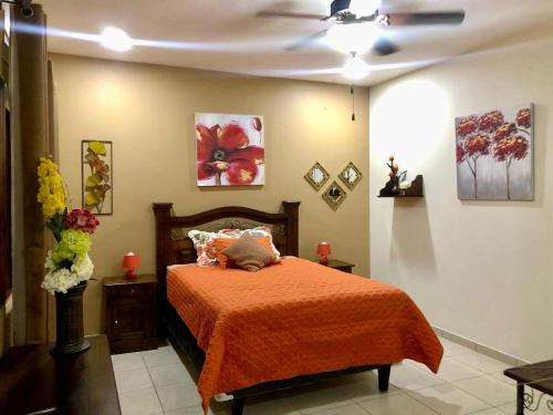 a bedroom with a bed and a ceiling fan at Habitación Doble Mayan Plaza in Copán Ruinas