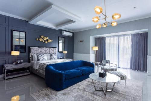 Postel nebo postele na pokoji v ubytování Stonehill Suites