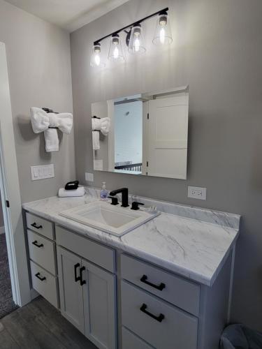 Ένα μπάνιο στο Lake Sherwood Chalet