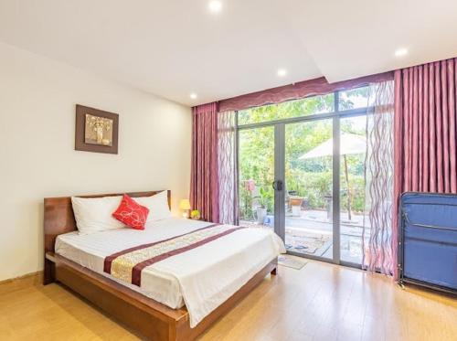 Postel nebo postele na pokoji v ubytování Villa C15 Tự Doanh tại Flamigo Dai Lai Resort
