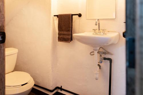 Kúpeľňa v ubytovaní Casa Leo en San Pedro Tlaquepaque.