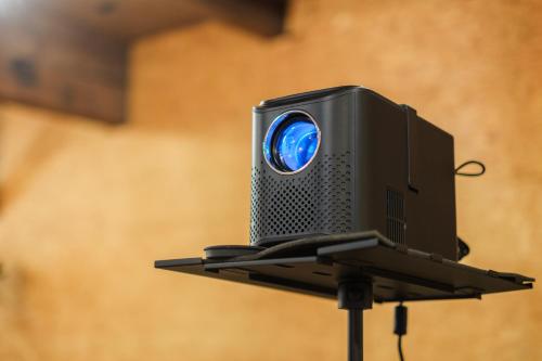 a camera sitting on top of a stand at Stone Lodge 小樽 in Kita-hamachō