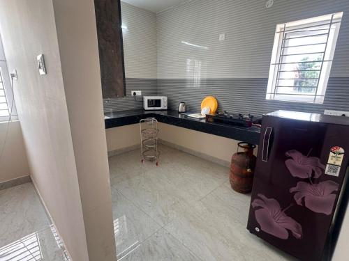 Kuchyň nebo kuchyňský kout v ubytování AAFIYA LAKEVIEW APARTMENTS