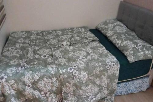 Postel nebo postele na pokoji v ubytování Trees Residences 1 Bedroom with Netflix and Bluetootth Karaoke Speaker with 2 mini Microphone