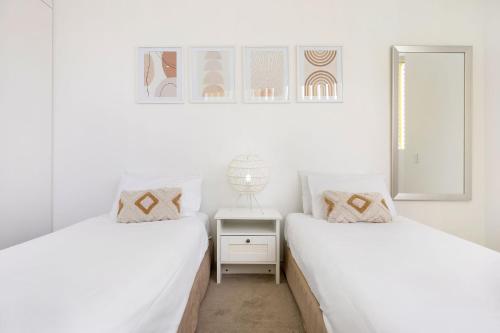 Ein Bett oder Betten in einem Zimmer der Unterkunft ULTIQA Air On Broadbeach