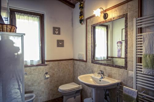A bathroom at Agriturismo I Roseti