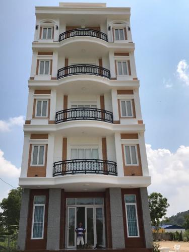 a tall white building with balconies on it at Cơ sở 2 - Hà Hùng Panorama Hotel Cho thuê nhà nguyên căn 3 phòng ngủ và bếp gần chợ đêm in Ha Tien