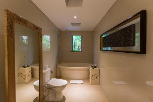 Koupelna v ubytování Plataran Ubud Hotel & Spa - CHSE Certified