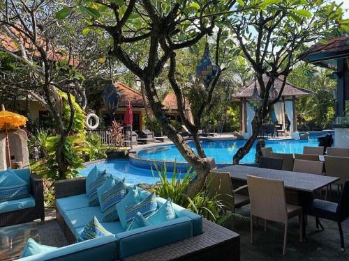 Kolam renang di atau dekat dengan Bayshore Villa