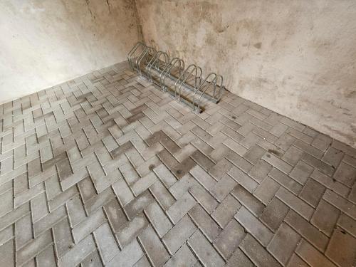 a tiled floor with a metal rack in a room at Gästewohnung Heinrich Heine Schule in Bad Dürrenberg
