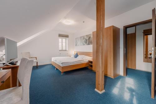Cama o camas de una habitación en Hotel Jizerka 4