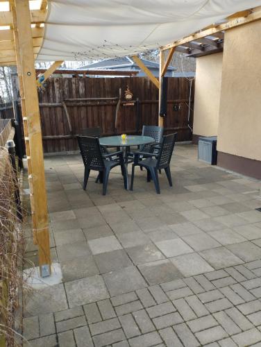 a patio with a table and chairs under a tent at Müller's Ferienbungalow "Zur Göltzschtalbrücke" in Greiz