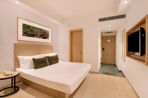 Ένα ή περισσότερα κρεβάτια σε δωμάτιο στο Lemon Tree Hotel Hinjewadi Pune