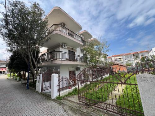 PELEKAN rooms and apartments Athina 34