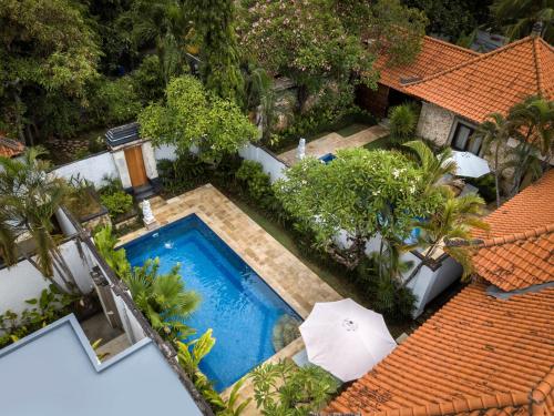 an overhead view of a swimming pool on a roof at The Club Villas Seminyak in Seminyak